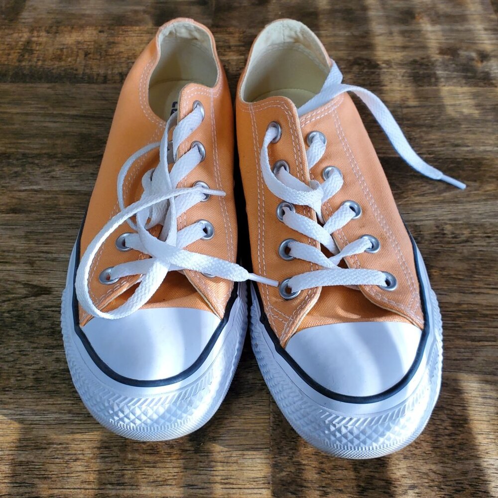 CONVERSE SNEAKERS WOMENS 6 OR MENS 4
